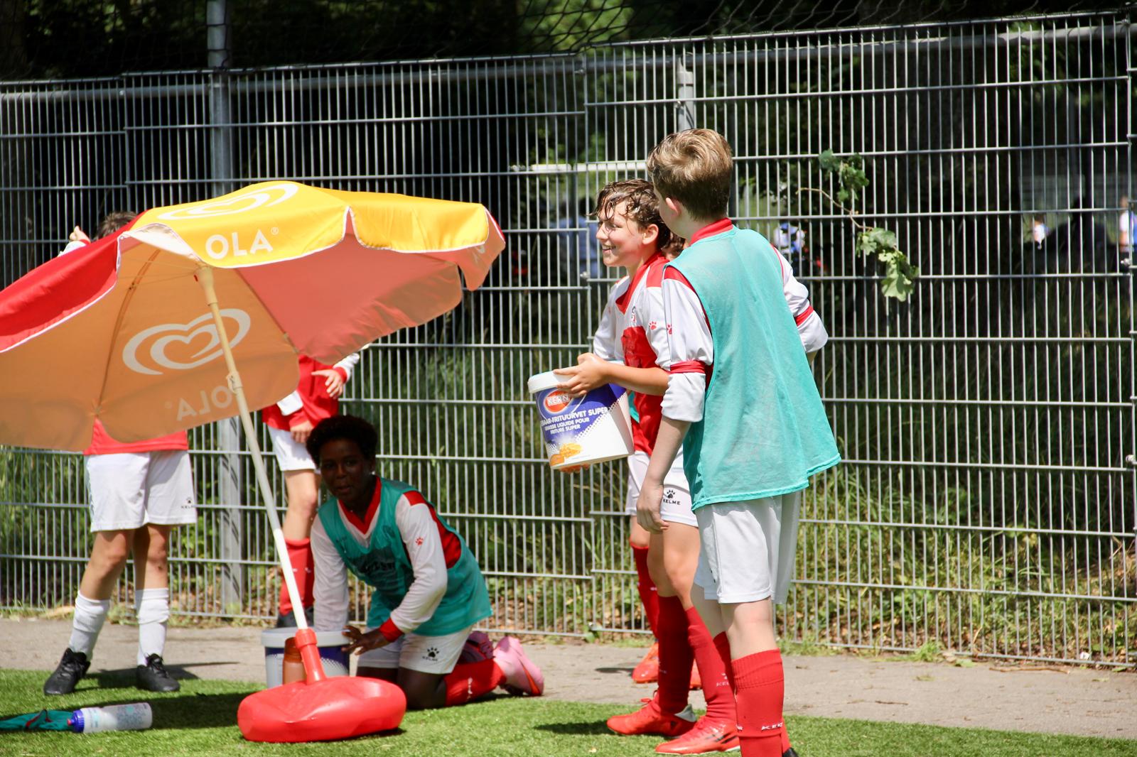 Voetballen in de hitte, Zomervoetbaldagen aangepast
